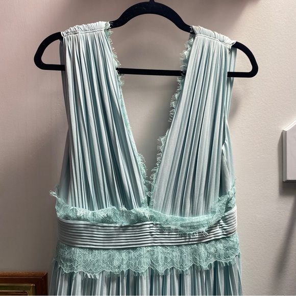 ASOS Bridesmaid/Wedding Guest Lace Pleated Maxi Dress - Picture 9 of 16